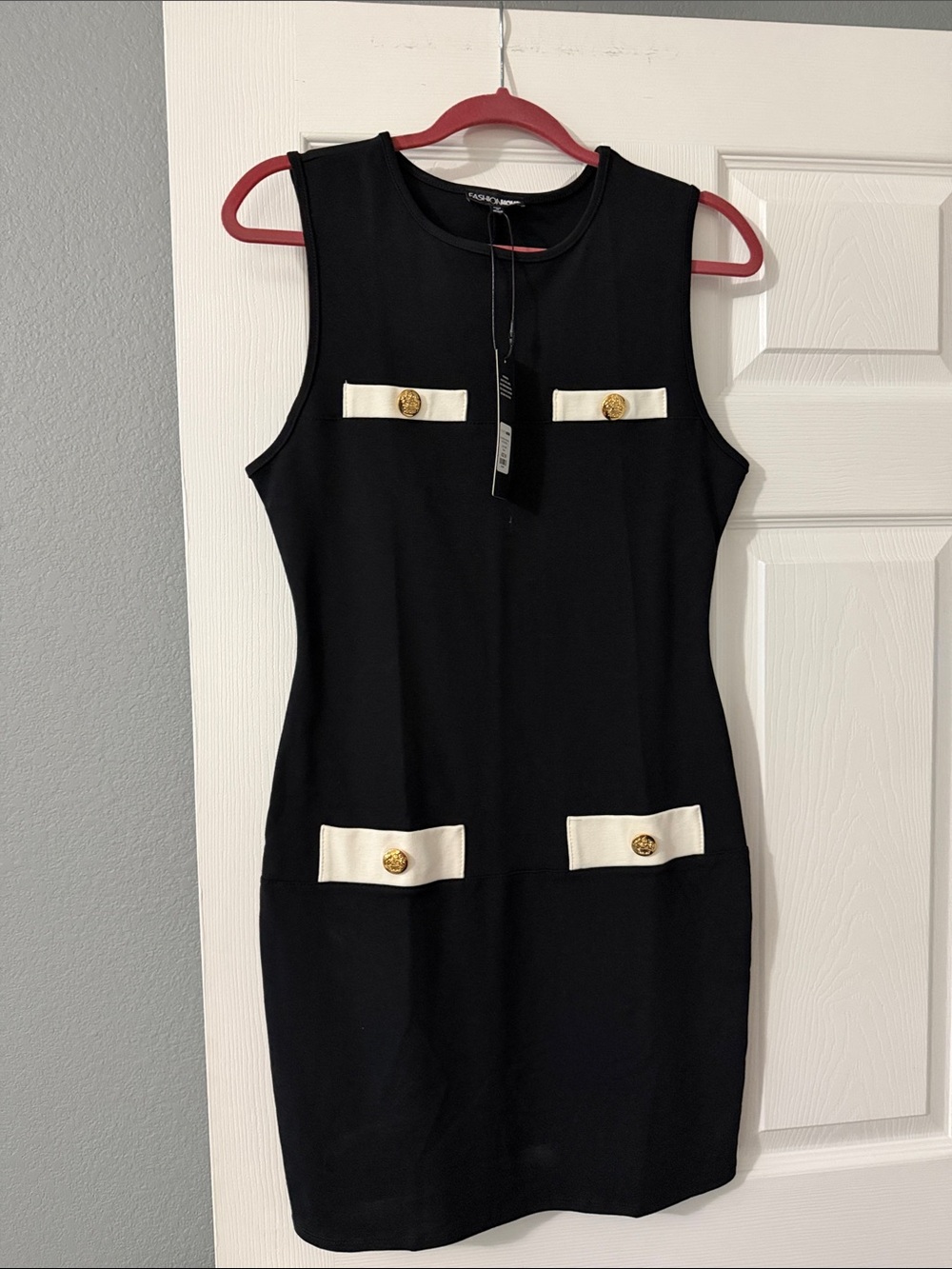 Classic Black Sleeveless Shift Dress with Cream Trim